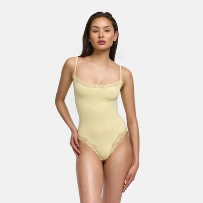 Bodysuit String mit Lace